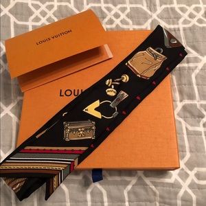 Louis Vuitton Monogram Essentials BB Bandeau Black